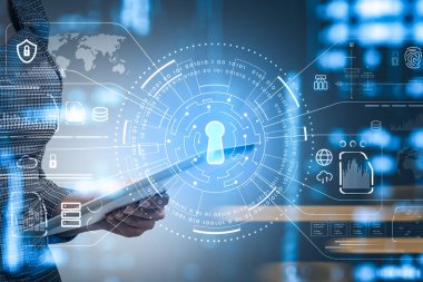 Dijital cihaza sahip ofis kadını, büyük veri depolama ile çifte pozlama ikili sistem ile anahtar, dünya haritası ve siber koruma, programlama. Güvenlik ve koruma kavramı
