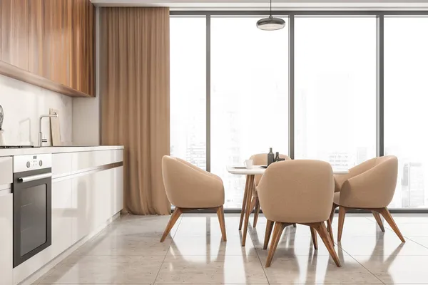 Holzküchenraum Mit Tisch Und Vier Beigen Stühlen Panoramafenster Mit Blick — Stockfoto