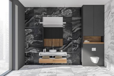 Banyo içi karanlık, ayna ile lavabo, aksesuarlar ve havlular ile raflar, duvara asılmış tuvalet ve raflar, şehir manzarası. Minimalist tasarımı olan modern banyo, 3 boyutlu görüntüleme