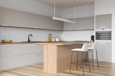 İki bar sandalyesi, ahşap masa, yan görüş, lavabo ve fırınlı mutfak gereçleri olan şık bir iç mekan. Minimalist mobilyalı lüks mutfak, 3 boyutlu görüntüleme