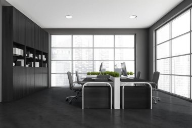 Koyu gri panoramik ofis, dört işyeri, panoramik şehir manzarası, beton zemin ve beyaz tavan. Modern iç tasarım kavramı. 3d oluşturma