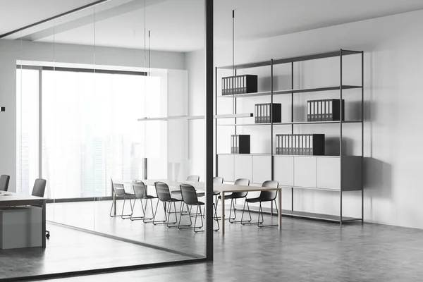 灰色走廊内部的角落景观与会议桌 混凝土地面和架子 现代办公室设计的概念 3D渲染 — 图库照片