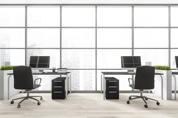 俯瞰全景办公室的角落 有两张黑色的桌子 站在窗边 现代室内设计 采用滚动椅 人造植物和白色木地板 工作场所的概念 3D渲染 — 图库照片
