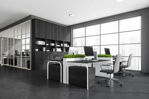 Witte Grijze Open Ruimte Kantoor Met Kast Vier Werkplekken Panoramisch — Stockfoto
