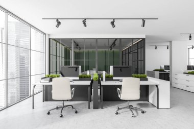 Ofis içi koltuklar ve bilgisayar ile panoramik pencerelerin yanında gökdelenleri olan bir masa. Açık alanda eş zamanlı çalışma alanı ve minimalist mobilyalar, 3B oluşturma
