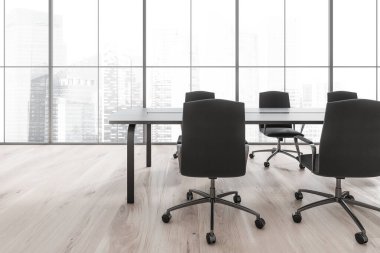 Minimalist toplantı odasının içinde siyah koltuklar, masa ve parke döşeme var. Şehir manzaralı panoramik pencere, Singapur gökdelenleri, 3D görüntüleme
