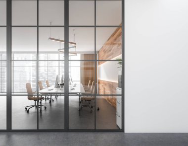 Parlak ofis odasının ön tarafı panoramik pencereli, altı masaüstü, rahat koltuklar, masalar ve beton zemin. Çalışma süreci için mükemmel bir yer. Minimalist tasarım. 3d oluşturma