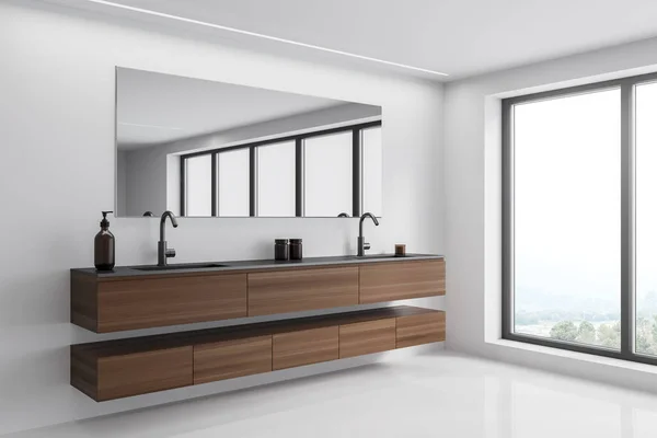 Weißes Badezimmer Mit Panoramafenster Modernem Holzregal Spiegel Und Zwei Waschbecken — Stockfoto