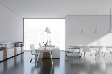 Parlak ofis odasının iç tarafında masa, masaüstü, sekiz koltuk, gökdelen manzaralı panoramik pencere ve beton zemin var. Çalışma için uygun bir yer. Minimalist tasarım. 3d oluşturma