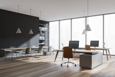 Karanlık ofis odasının iç tarafında masa, masaüstü, sekiz koltuk, gökdelen manzaralı panoramik pencere ve meşe ağacından zemin. Çalışma için uygun bir yer. Minimalist tasarım. 3d oluşturma