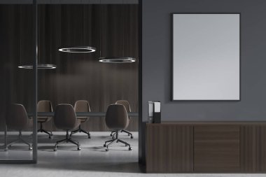 Gri toplantı odası, özel odada koltuklar, beton zemin. Ofis minimalist mobilyalar ve klasörlü ahşap çekmece. Girişten önce tuval, 3B görüntüleme