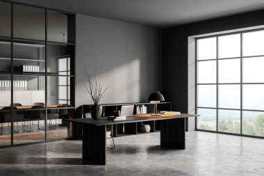 İçi boş gri duvar, panoramik pencere, masa, koltuklar, klasörler ve beton zemin olan karanlık ofis odası. Çalışma süreci için mükemmel bir yer. Minimalist tasarım. Model yap. 3d oluşturma