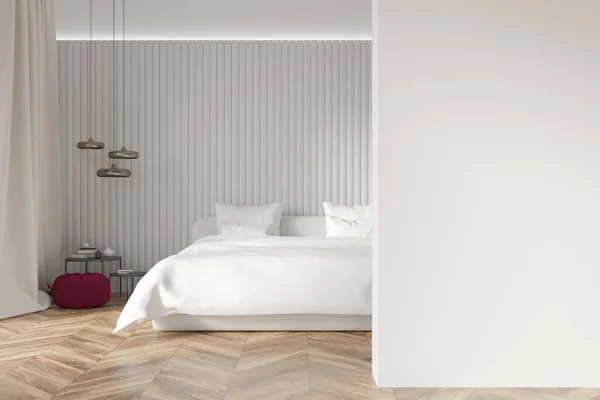 明亮的卧室内部 白色的空墙 咖啡桌 窗帘和橡木地板 简约设计的概念 见面的好地方 把它弄坏了3D渲染 — 图库照片