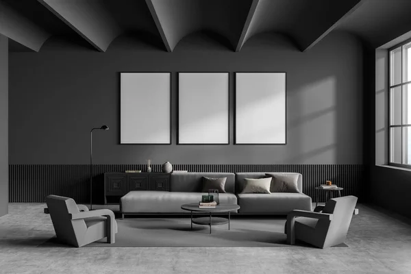 3つの空の白いポスター アームチェア ソファ コーヒーテーブルとコンクリート床と暗いリビングルームのインテリア ミニマルデザインのコンセプト 会議のための快適な場所 モックアップ 3Dレンダリング — ストック写真