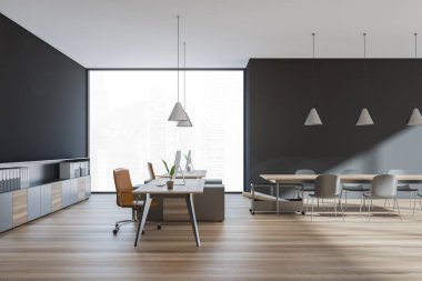 Karanlık ofis odasının iç tarafında masa, masaüstü, sekiz koltuk, gökdelen manzaralı panoramik pencere ve meşe ağacından zemin. Çalışma için uygun bir yer. Minimalist tasarım. 3d oluşturma