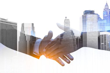 İki ortak el sıkışıyor, yakın plan, siluet. Finansal bar şeması, rakamlar, tonlu görüntü, New York manzarası. Mali anlaşma ve büyüme kavramı