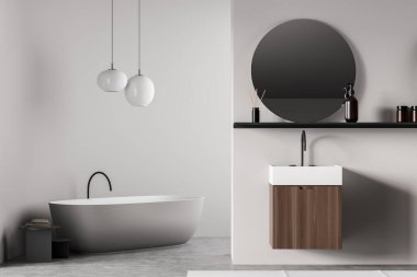 İçi lavabo ve yuvarlak aynayla dolu, ahşap güvertede aksesuarlar, gri beton zemin ve ayak havlusu ile kaplı küvet, 3D