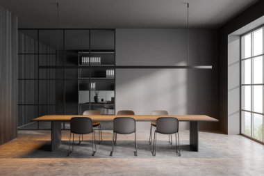 İçi boş gri duvar, panoramik pencere, masa, altı koltuk, klasörler ve beton zemin olan karanlık ofis odası. Çalışma süreci için mükemmel bir yer. Minimalist tasarım. Model yap. 3d oluşturma
