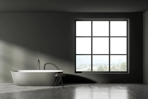 浴槽とタオル フロントビュー 灰色のコンクリートの床と正方形の窓とテーブル付きのバスルームのインテリア コピースペース空の灰色の壁 3Dレンダリング — ストック写真