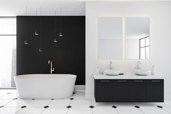 黒と白のバスルームのインテリア タイル張りの床の浴槽 鏡とデッキのゲルと2つのシンク 都市の景色を望むパノラマ窓付きのモダンなバスルーム 3Dレンダリング — ストック写真