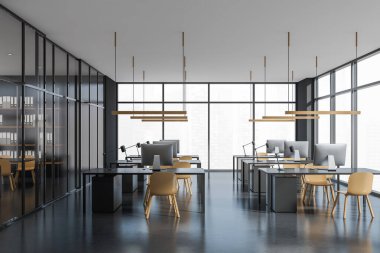Ofis odası içinde sandalyeler ve bilgisayarlı masalar şehir manzaralı panoramik pencereler ve raflı cam kapıların arkasındaki bekleme odası. 3B görüntüleme