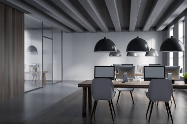 Koltuklarla ahşap iç mekan, masaüstü bilgisayarı, cam kapılı özel danışma odası, parke zemin. Lambalar ve pencere, 3B görüntüleme