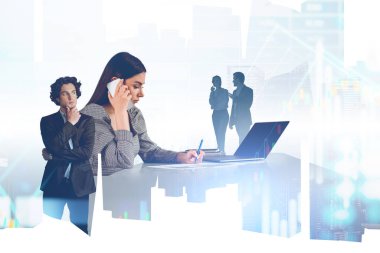 İş kadını aradı, düşünceli adam ve ortak silueti. Singapur gökdelenleri çift pozlu, üzerinde numaralar ve çizgiler olan bar tablosu. Yönetim kavramı