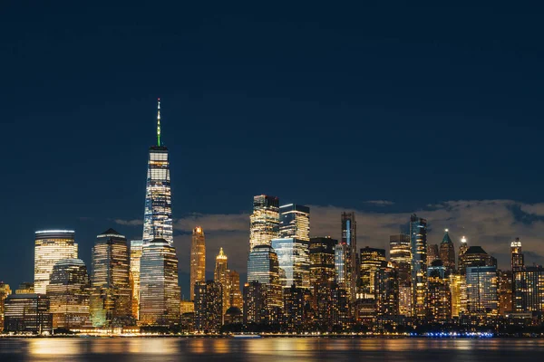 Ljus New York Skyskrapor Kontorsbyggnader Natten Finansiella Företag Manhattan Skyline — Stockfoto