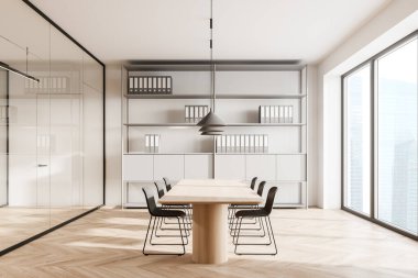 Panoramik pencereli beyaz toplantı odası, cam duvar, sandalyeli masanın üzerinde doğrusal ışık, raf ünitesi ve parke döşemesi. Modern ofis tasarımı kavramı. 3d oluşturma