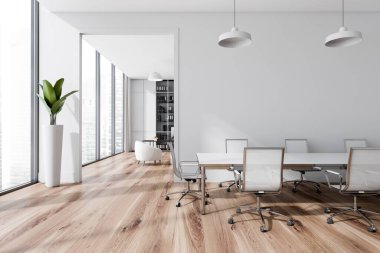 Parke zemininde sandalyeler ve masa olan hafif toplantı odası. Ofis minimalist konferans odası, dokümanlarla dolu raf, şehir manzaralı bitki ve pencere, 3D görüntüleme
