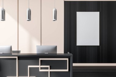 İki bilgisayarlı karanlık resepsiyon odası. Ofis masalı resepsiyon girişi, siyah parke zemin. Ahşap duvardaki çerçeve, 3 boyutlu görüntüleme