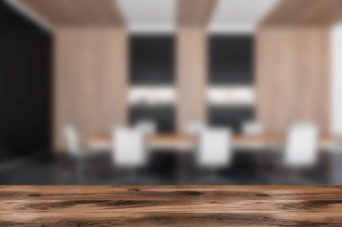 Arka planda bulanık siyah, beyaz ve ahşap toplantı odası olan ahşap sergi masası. Ticari sunum, sergi ve reklam kavramı. - Yakın çekim. 3d oluşturma