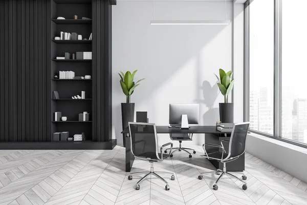 Beratungszimmer Mit Schwarzen Sitzen Und Regal Mit Dekoration Weißem Parkettboden — Stockfoto