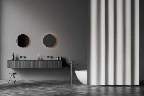 黑暗浴室内部有两个圆形镜子 灰色墙壁 橡木地板和浴帘 卫生和温泉疗程的概念 3D渲染 — 图库照片