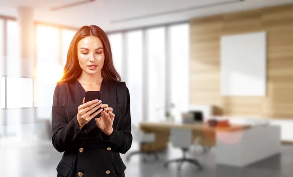 Office Woman Black Suit Browse Internet Using Mobile App Financial — Foto Stock