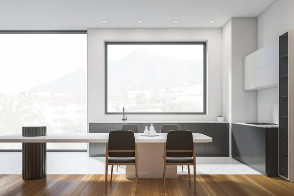 Interior Jantar Moderno Com Cadeiras Mesa Piso Parquet Janela Panorâmica — Fotografia de Stock