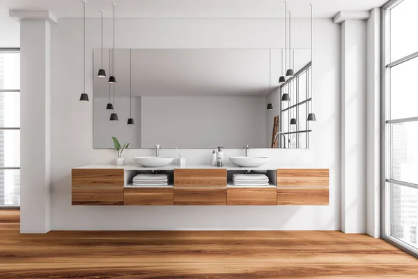 Bagno Interno Leggero Con Due Lavandini Specchio Accessori Bagno Sul — Foto Stock