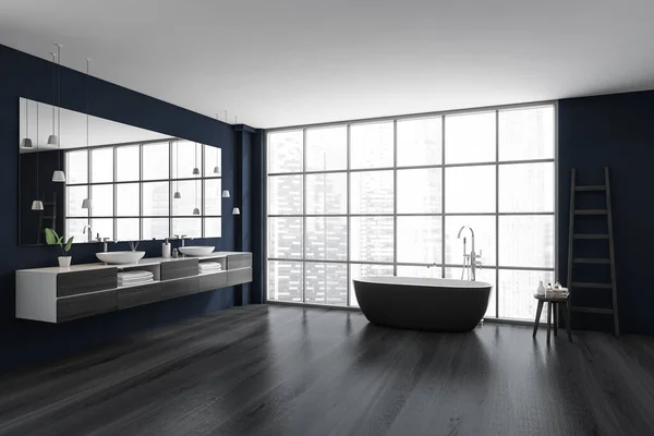 Intérieur Salle Bain Sombre Avec Lavabos Miroir Baignoire Sur Parquet — Photo