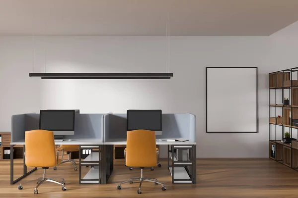 明亮的办公室内部 有空旷的海报 木制的地板 白色的墙壁 有扶手椅的桌子 书架上有文件夹 公司的概念 工作程序的场所 把它弄坏了3D渲染 — 图库照片