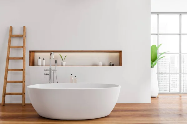 Interior Casa Banho Moderna Com Banheira Cerâmica Branca Piso Madeira — Fotografia de Stock