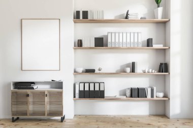 İçinde klozet, raflar, dosyalar, vazolar, kitaplar ve sanat dekorasyonu olan beyaz bir oda. Işık duvarı, ahşap döşeme, 3D görüntüleme