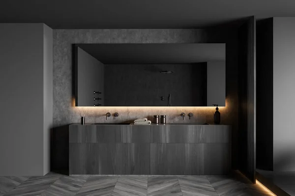 黑暗的洗浴室内部有双层水池和混凝土墙壁上的镜子 肥皂瓶 毛巾和芦苇在甲板上 前视图 灰色硬木地板 3D渲染 — 图库照片