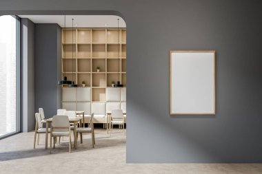 İçi boş beyaz posterli, sandalyeli masalar, panoramik pencere, gri duvar, kemer ve beton zemin. Minimalist tasarım kavramı. Yaratıcı fikir için yer var. Model yap. 3d oluşturma