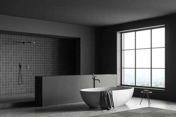 Intérieur Sombre Salle Bain Avec Baignoire Douche Carrelée Fenêtre Panoramique — Photo