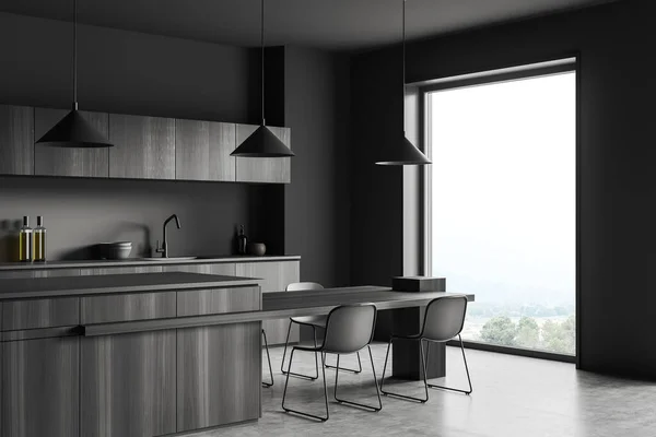 Interior Cozinha Escura Com Cadeiras Mesa Vista Lateral Bancada Piso — Fotografia de Stock