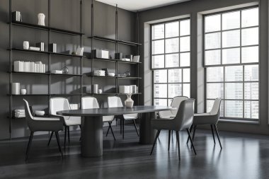 Karanlık ofis odasının iç tarafında toplantı masası, koltuklar, panoramik pencereler, kitaplarla dolu raflar ve beton zemin. Çalışma süreci ve birlikte çalışma mekanı kavramı. 3d oluşturma