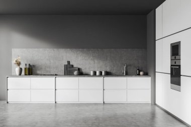 Mutfağın içi lavaboyla, rafı fırınla kaplı. Tabaklı güverte, ön manzara. Mutfak eşyalarıyla dolu beyaz dolap, gri beton zemin. 3B görüntüleme