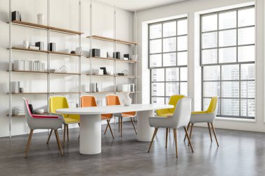 Parlak ofis odasının iç manzarası toplantı masası, koltuklar, panoramik pencereler, kitaplarla dolu raflar ve beton zemin. Çalışma süreci ve birlikte çalışma mekanı kavramı. 3d oluşturma