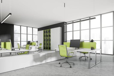 Masası, koltuğu, panoramik pencereleri, klasörü ve beton zemini olan rafları olan parlak ofis odasının içi. Çalışma süreci ve birlikte çalışma mekanı kavramı. 3d oluşturma