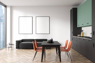 Beyaz mutfak, aşçılık seti, turuncu sandalyeler ve ahşap zemin üzerinde masa. Şehir manzaralı panoramik pencerenin yanında dinlenme odası, kanepe ve kahve masası. İki maket poster, üç boyutlu çizim